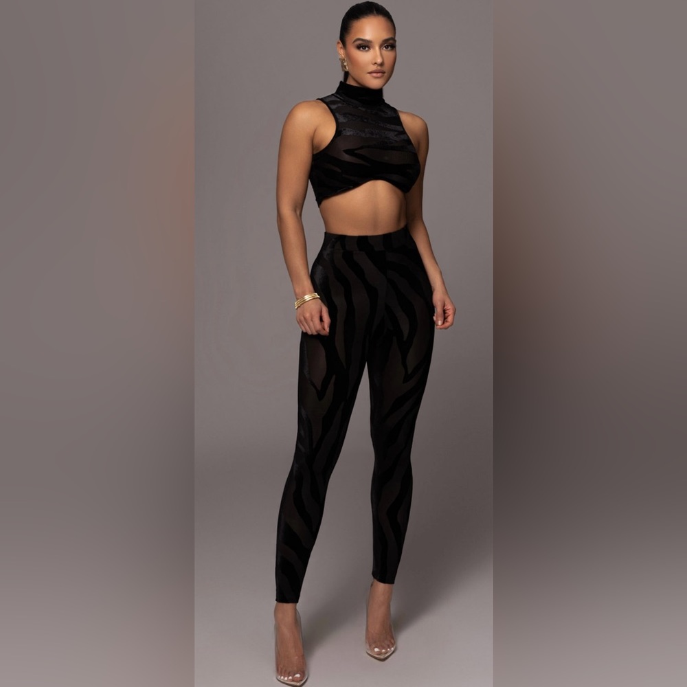 Noir taking charge leggings
